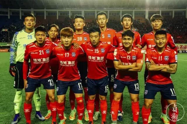 足球圣朱雀,圣朱雀与足球队