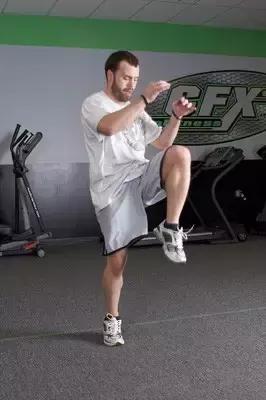 格斗体能训练视频,格斗的体能训练方法