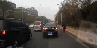 别以为站那么远就射不着你,真是浪费一桶酒