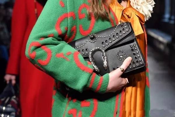 2017蛇与骨的华丽融合!古驰又承包了我下半年的钱包了!