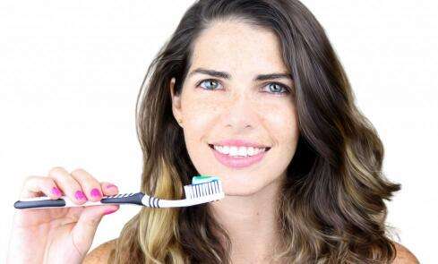 口臭原因大揭秘如何解决口臭问题,口臭怎么办一招解决口臭