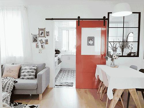 她改了两扇门，将家装成网图中的模样