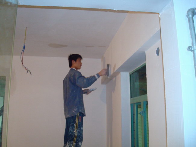 墙底没铲干净腻子裂缝怎么补救,墙腻子层裂掉怎么修