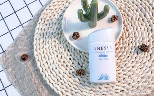 12款热门防晒测评这几款晒不黑,热门防晒实测哪一款更适合你必看