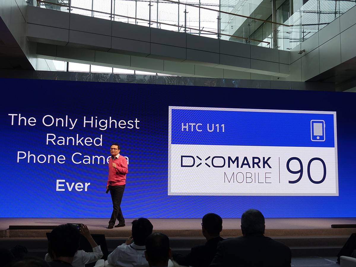 火腿肠新旗舰上市HTCU11拍照超三星S8售价4550元