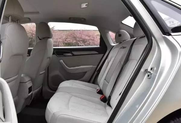 荣威i6plus手动豪华版,荣威i6手动真实油耗