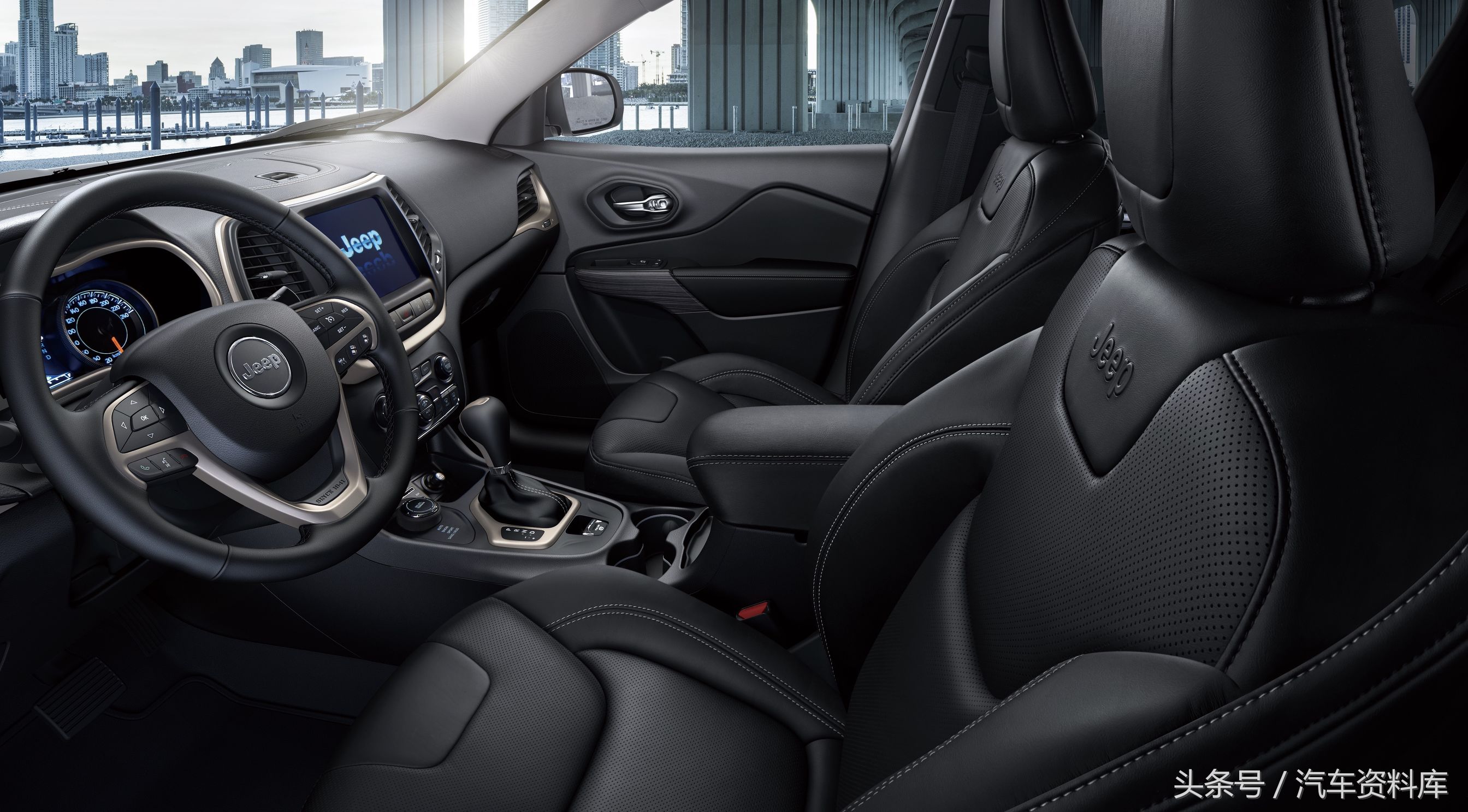 试驾jeep自由光高性能版,jeep自由光2021款2.0自吸试驾