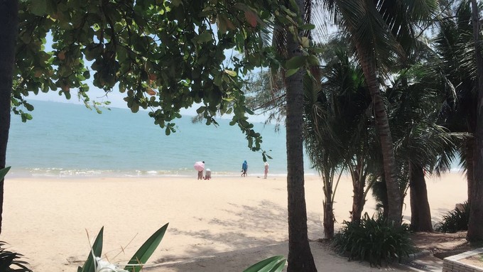 两个快乐的小阿妹神游三亚