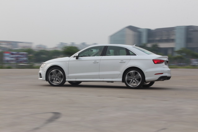 奥迪a33.5tfsi落地价,奥迪a3sportback
