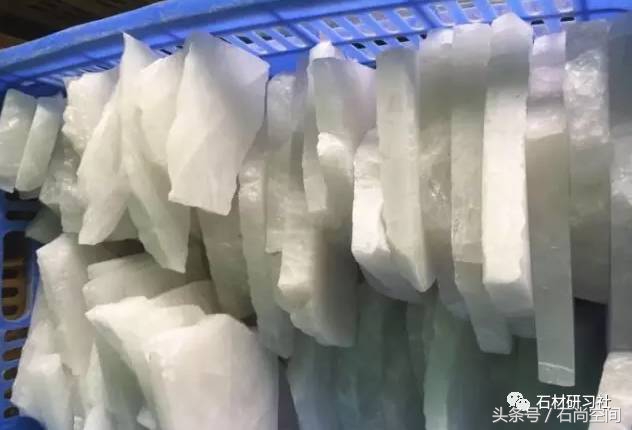 镜面碳晶板家装效果,白水晶简装效果图