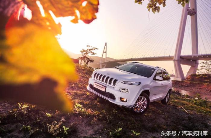 试驾jeep自由光高性能版,jeep自由光2021款2.0自吸试驾