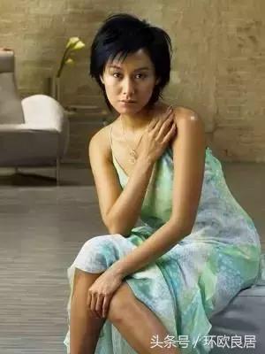 周末40度的高温,荷兰人在海边晒黑