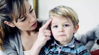 宝宝不慎摔倒,宝宝不小心摔倒你会怎么安慰