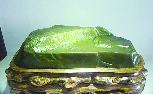 红碧玉与鸡血红的区别,什么颜色的和田碧玉最贵