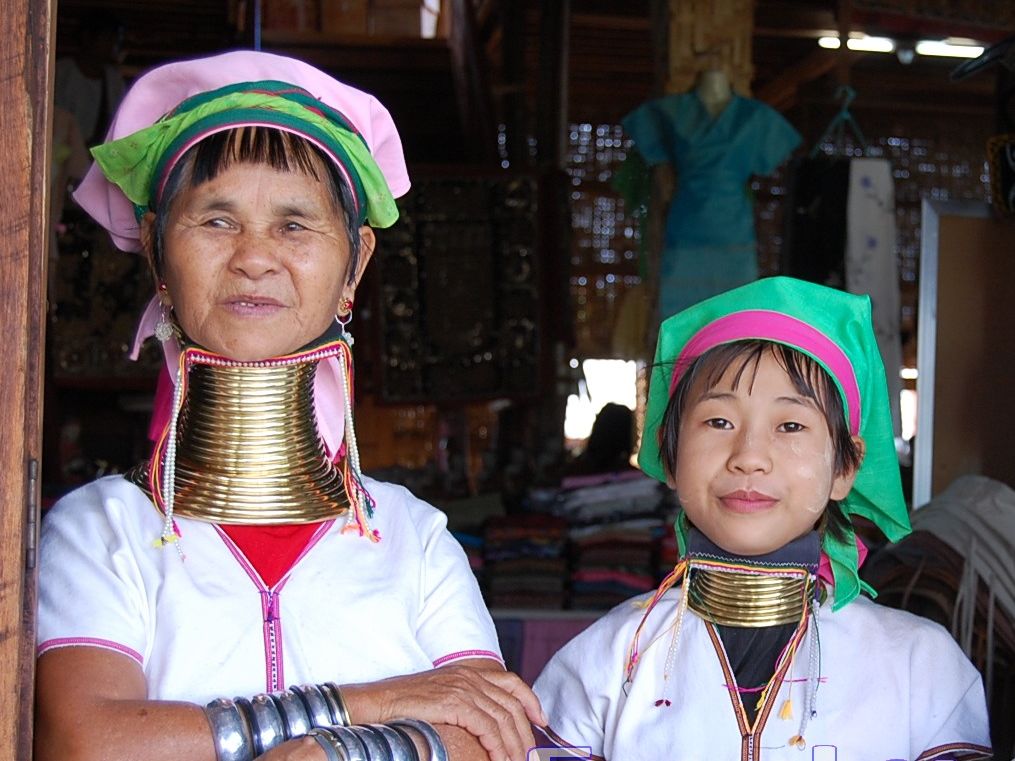 揭秘四大部落的“自残”习俗他们都是一群游荡的吉普赛