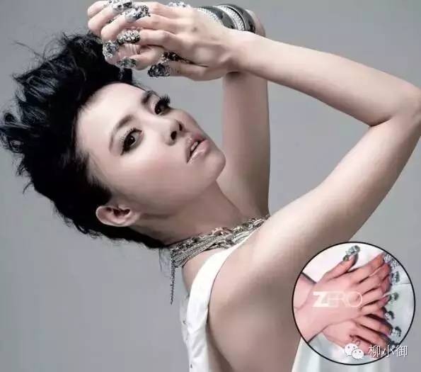 红绿搭配的美甲新年,同学会装b的最高境界