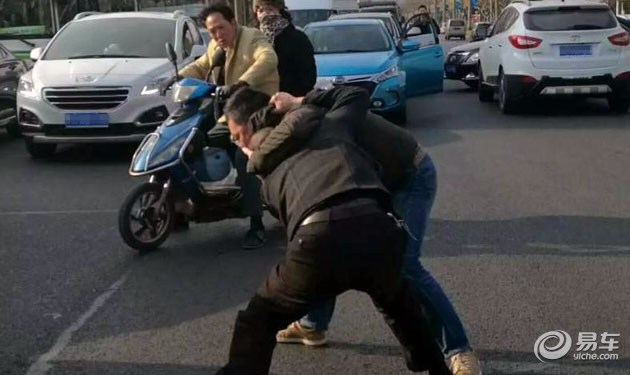 开车千万别有路怒症,冲动是魔鬼开车不斗气