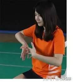 羽毛球裁判24种手势教学,羽球发球违例怎么办