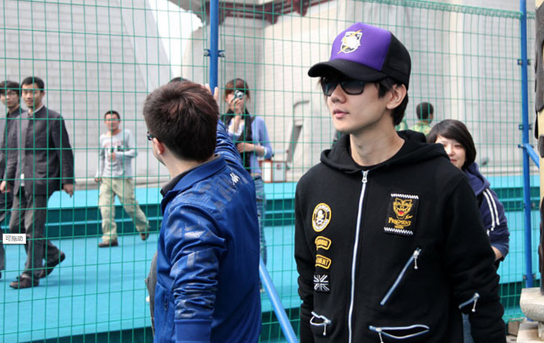 和偶像撞衫毛衣,和偶像同款拍照