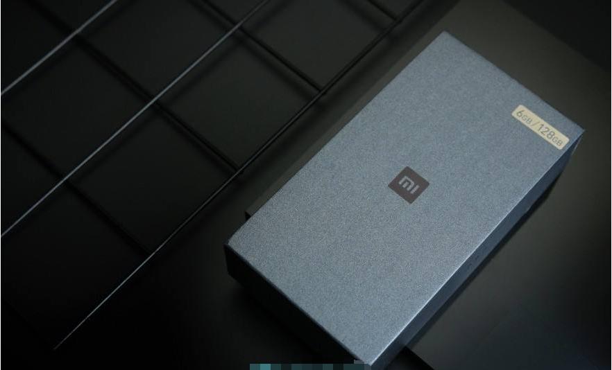 小米6陶瓷黑和亮黑,小米目前使用陶瓷机身的手机