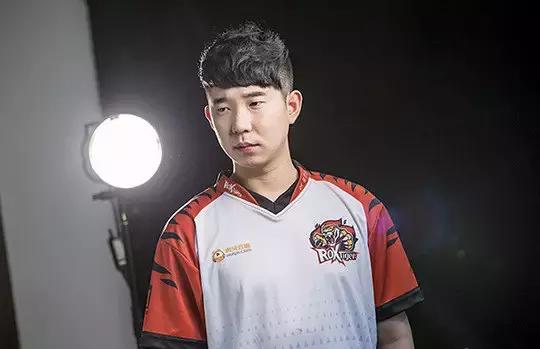 韩国版棒球服街拍,韩国lck夏季赛