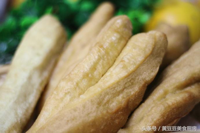 无矾香酥大油条怎么做的,在家轻松做出酥脆好吃的大油条