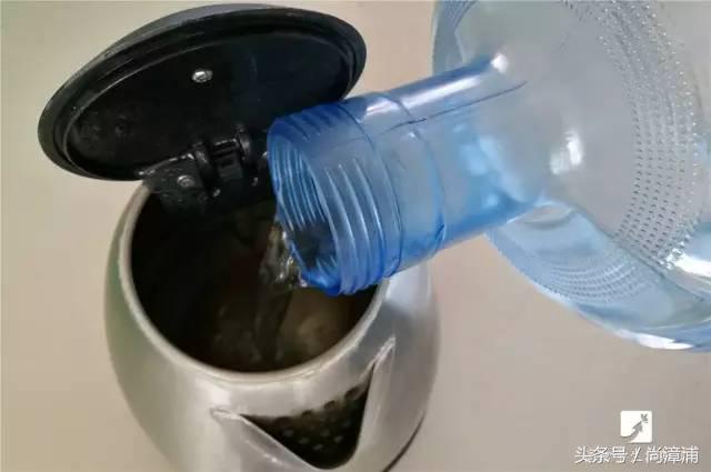 这才是喝热水的正确方式,这才是烤火的正确方式