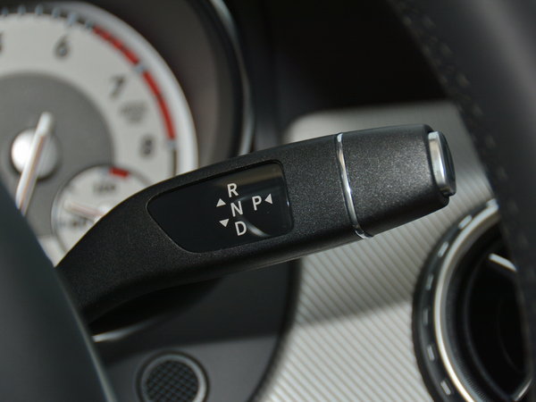 电子档行驶中挂入p挡一次会坏吗,电子挡行驶中突然挂入p会怎样