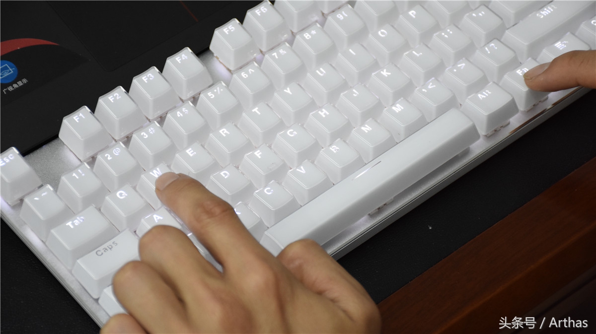 雷柏v500pro快银轴键盘测评,雷柏v500s冰晶版怎么调灯光