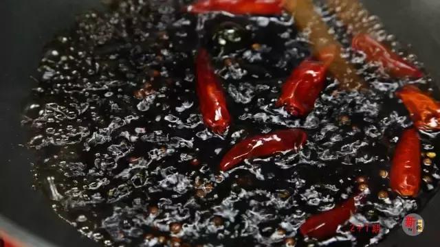 别再用醋腌大蒜了，试试这种方法，杀菌消炎，防癌症，增强免疫力