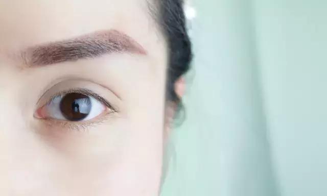 奥黛丽赫本妆教程,如何化妆赫本妆