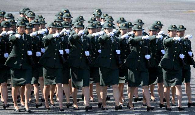 日本女兵为什么都背一个包,日本女兵有背包吗