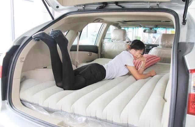 为啥年轻人，都喜欢加大的SUV越野车了，老司机一语道破