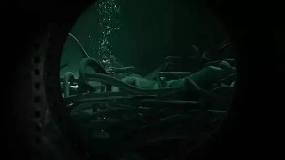 恐惧噬骨!榨干人油当解药,只为延长寿命等女儿长大后*亲近**繁殖