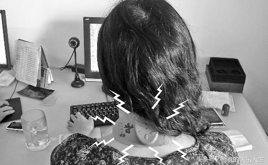 颈椎病引起背痛，电脑一族要调好“位置”