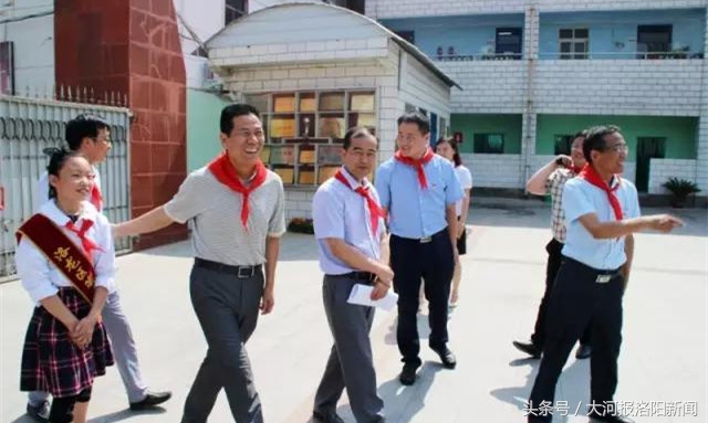 书记情系教育六一慰问师生