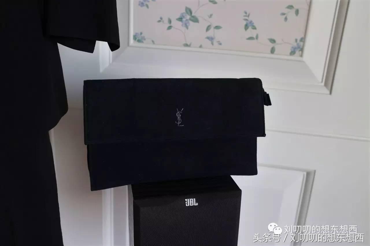 如何把严肃的正装西服穿出不羁感-一日一Look之黑白配二