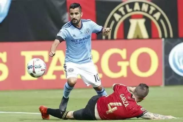 他们穿着什么英文翻译,他们穿着什么用英文怎么说