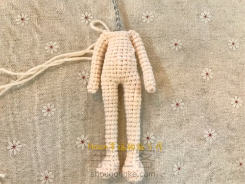 Helen老师简单几步教你做出一个萌萌的钩编娃娃