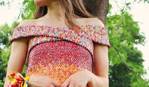 究竟是什么样的衣服需要她花费4年时间才做完？