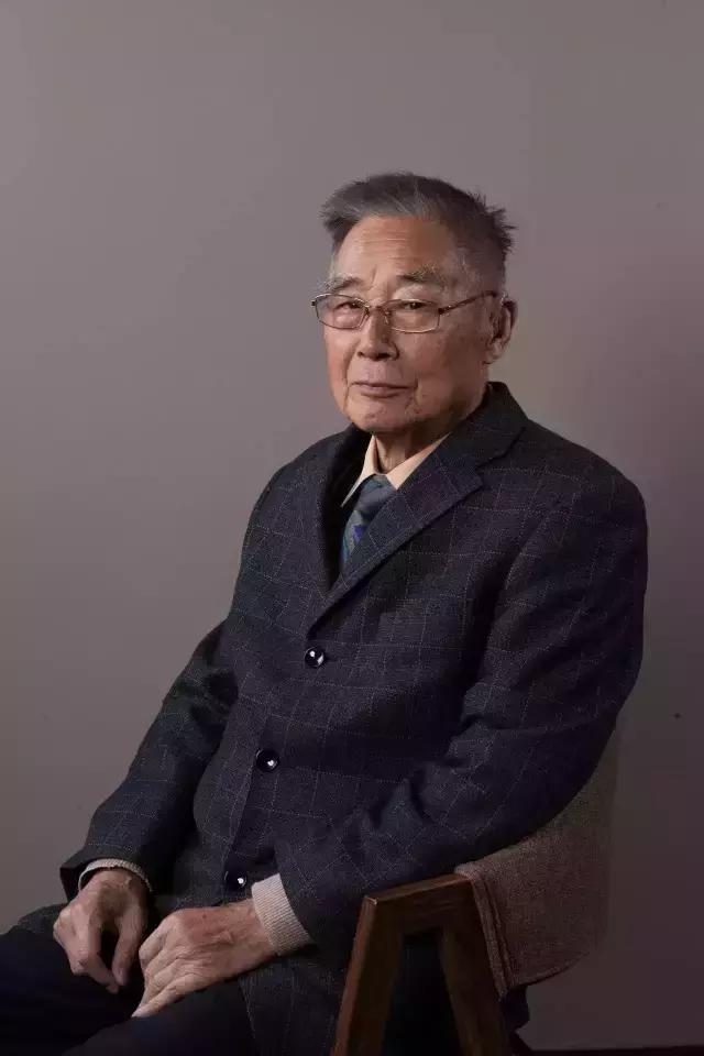 曾被迫卖公司,84岁再创业他用1座破庙、8个工人,年赚13亿