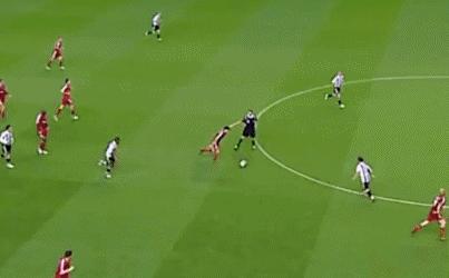 小罗2002年世界杯远射,远射能力很强的小罗