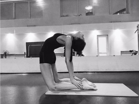 适合日常穿的瑜伽服款式,什么瑜伽服穿上舒服又好看