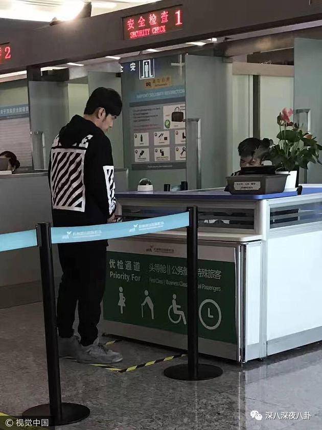 作为博纳的老板娘，开火锅店半个娱乐圈都来捧场，就问厉害不