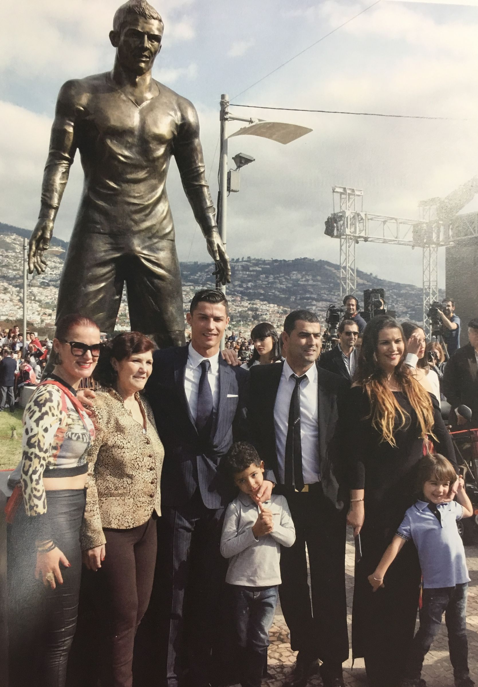 c罗出生在丰沙尔吗,c罗的家在丰沙尔什么地方