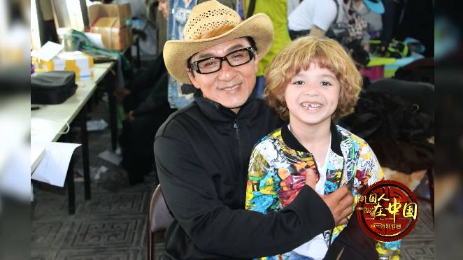 英国爸爸教中国混血儿英语,英国爸爸教混血儿子原视频