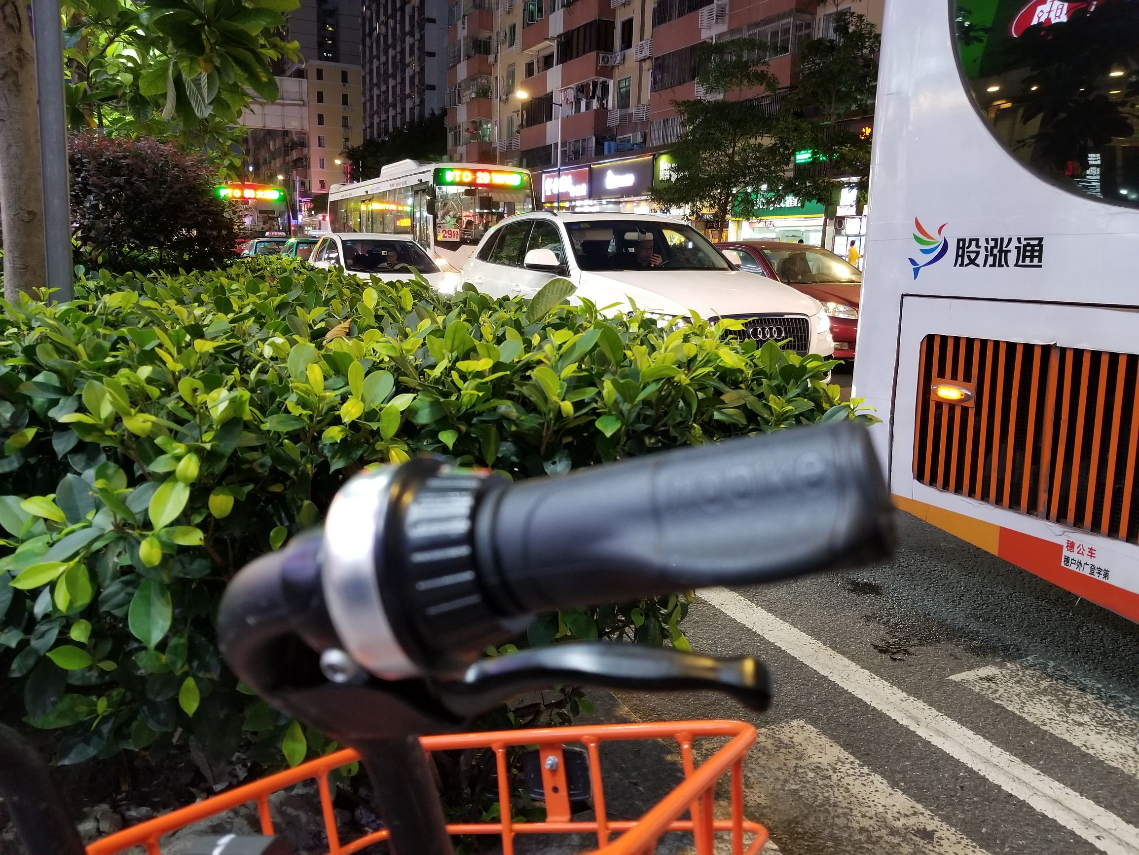 三星galaxys8和s8有什么不同,三星galaxys8什么时候发布