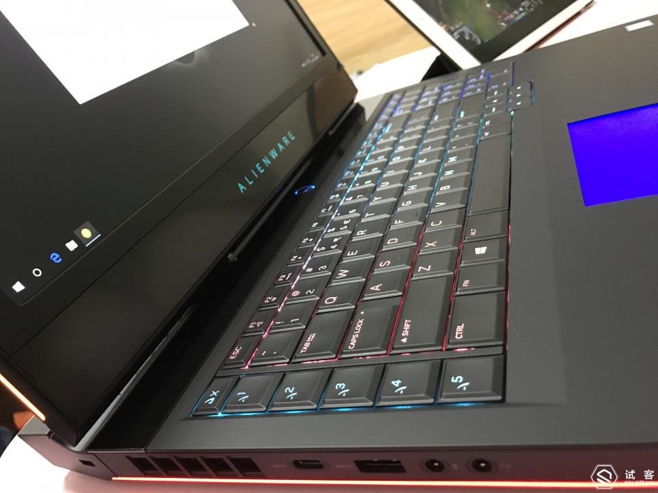 真的是实现了小时候的梦想啊，我大alienware真的是太酷炫了