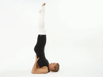 露腰露腿的季节到了瑜伽练起来,因为遇见你我遇见了更好的自己