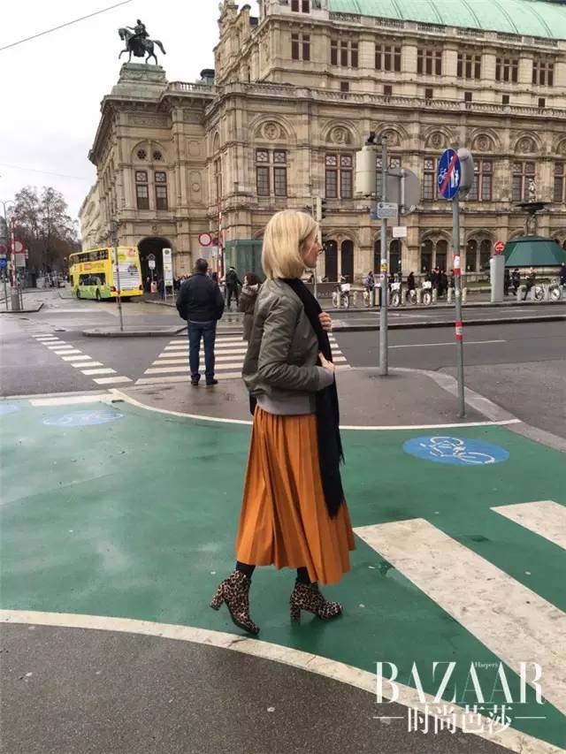 只有棒球外套配上百褶裙，才叫“我的少女时代”！